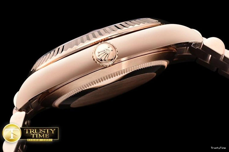 0926 RDD0218A – DayDate 40mm Casual 690